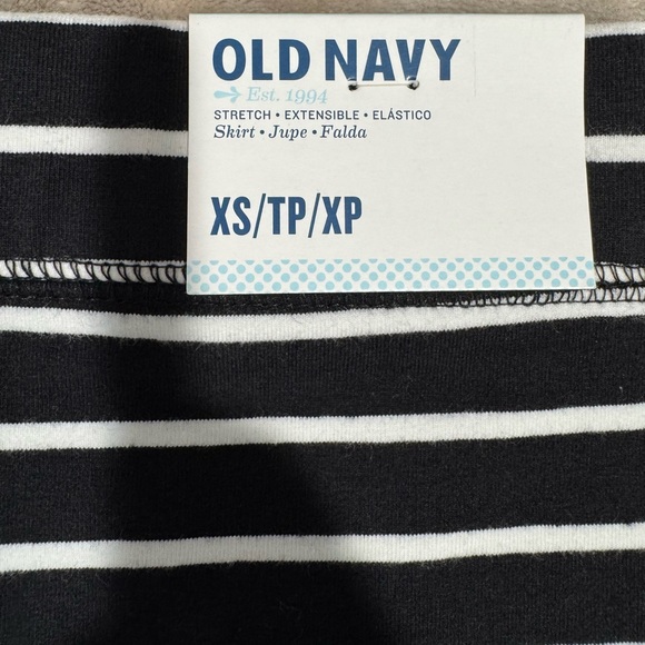 Old Navy Women's Black and White Striped Pencil Skirt - Picture 5 of 7